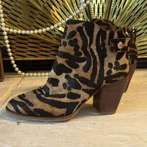Gorgeous pair of Louise et Cie Booties!